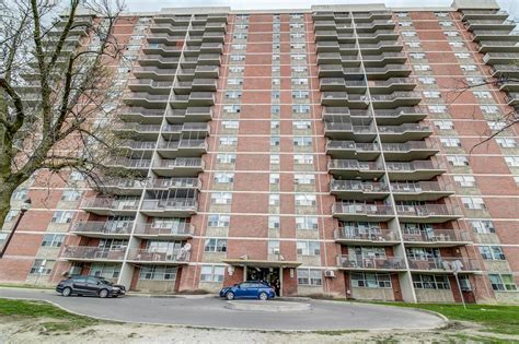 1 brm, Condo, 768 sq ft, Plus Den. . Apartments for rent kipling and albion